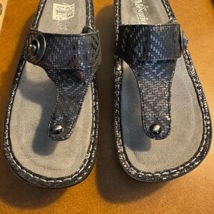 Alegria Black Textured Toe-Post Sandals, size 8.5